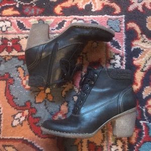 Clark’s lace up boots